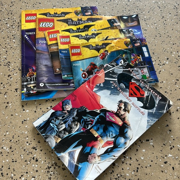 Lego Batman Manuals (5) and 1 DC Batman comic book - Picture 12 of 12
